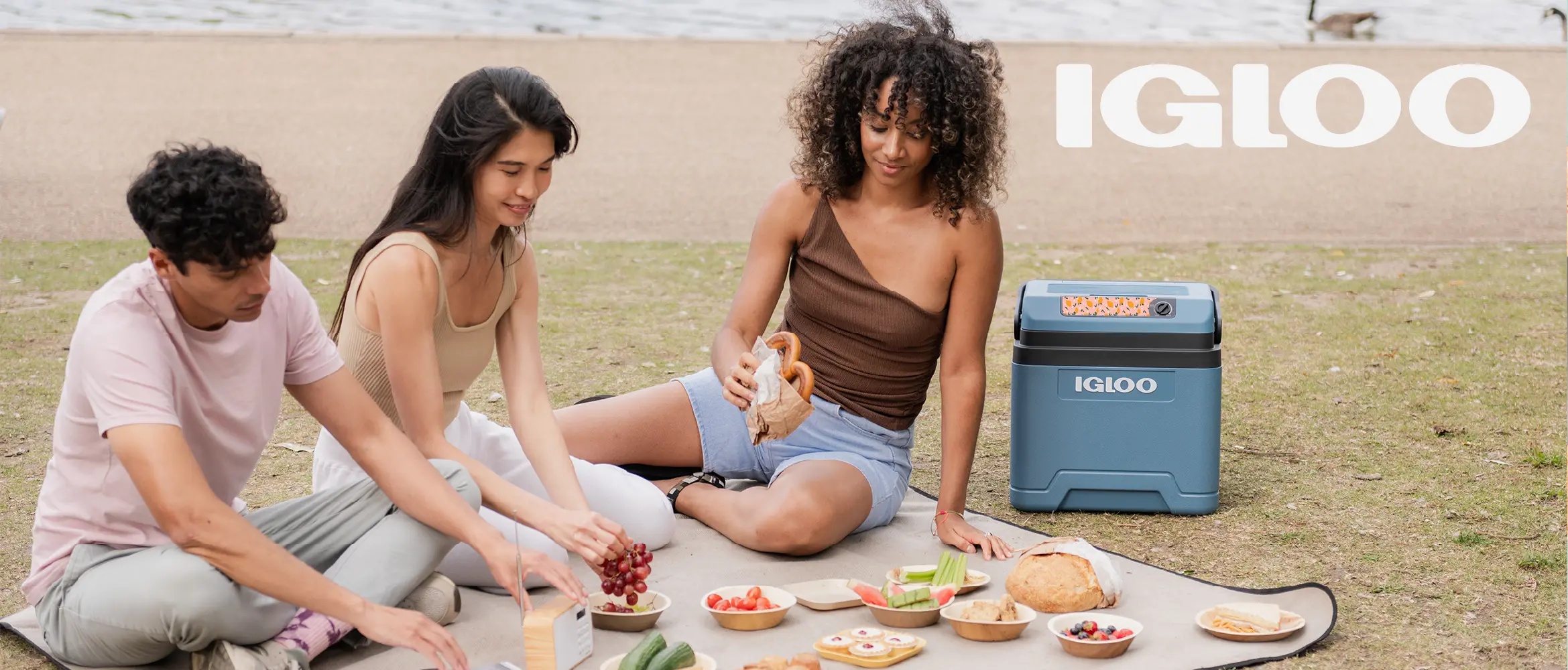 With Igloo, staying cool isn’t just comfort — it’s a way to make every moment outside last longer. Built for real days out, made to be used again and again.