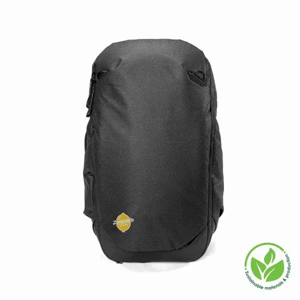Peak Design Travel Backpack 30L  Expands from 27 L to 33 L 100% recycled nylon shell Meets handluaggage requirements 360-degree grab handles Personalisation with a thermal print