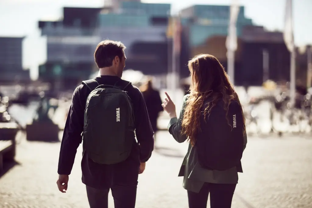 2 people walking with their Thule backpack