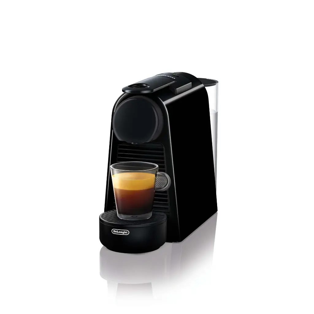 COFFEEMACHINES_ORIGINALLINE_PERMANENTCOFFEEMACHINES_MACHINESPARTNERSBRANDED_ORIGINALLINE-ESSENZAMINI-BYDELONGHI-2016-THREEQUARTERVIEW_WITHMAINBEVERAGE_14062017115903229.webp